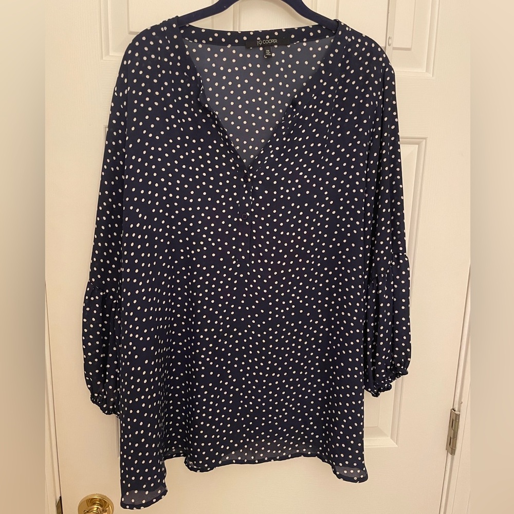 19 cooper 2x navy w white dot print blouse